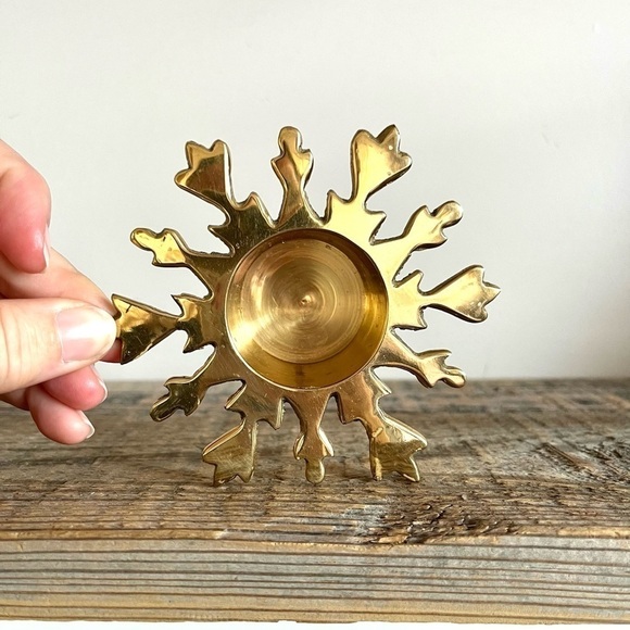 Brass snowflake votive candle holder - Picture 2 of 4